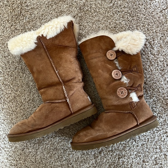 Bailey button UGGs - Picture 4 of 6